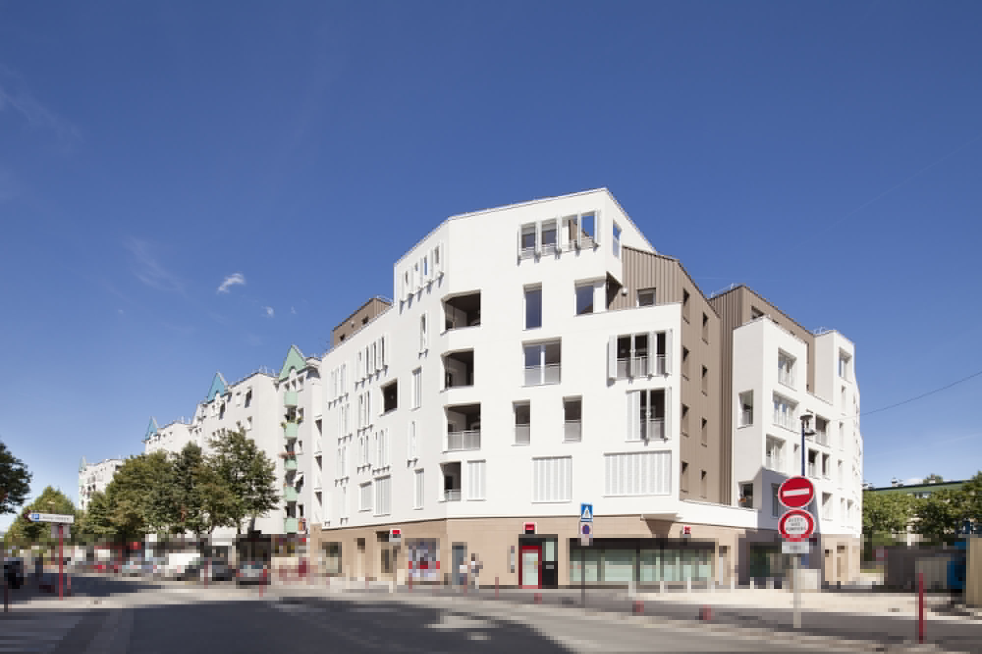 26 Low-energy Public Housing Units and Shops / aEa - agence Engasser + associés 26 Low-energy Public Housing Units and Shops / aEa - agence Engasser + associés © Mathieu Ducros