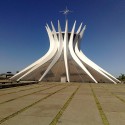 Um ano sem Oscar Niemeyer Um ano sem Oscar Niemeyer Catedral de Brasília. Image © Gabriel Tavares, via Flickr