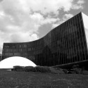 Um ano sem Oscar Niemeyer Um ano sem Oscar Niemeyer Sede del Partido Comunista Francés – Paris - Francia. Image © Rodrigo Mathias