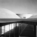 Um ano sem Oscar Niemeyer Um ano sem Oscar Niemeyer © Marcel Gautherot