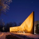 A House In The Woods / William Reue Architecture A House In The Woods / William Reue Architecture © Steve Freihon