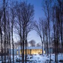 A House In The Woods / William Reue Architecture A House In The Woods / William Reue Architecture © Steve Freihon