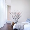 A House In The Woods / William Reue Architecture A House In The Woods / William Reue Architecture © Steve Freihon