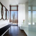 A House In The Woods / William Reue Architecture A House In The Woods / William Reue Architecture © Steve Freihon
