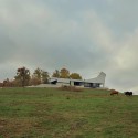 Round Mountain House / deMx architecture Round Mountain House / deMx architecture © Timothy Hursley