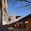 Weekend House In Oselin / MODULORA Weekend House In Oselin / MODULORA © Martin Kocich
