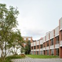 Mixed use infill 3 houses and an office / Collectief Noord Mixed use infill 3 houses and an office / Collectief Noord © Filip Dujardin