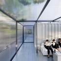 5 Years Later, A Look Back on OMA's Prada Transformer 5 Years Later, A Look Back on OMA's Prada Transformer Acceso desde el interior. Imágen © Iwan Baan