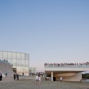 Cité de l'Océan et du Surf: iluminación de un espacio expositivo que se extiende a través del paisaje Cité de l'Océan et du Surf: iluminación de un espacio expositivo que se extiende a través del paisaje © Iwan Baan
