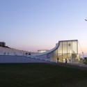 Cité de l'Océan et du Surf: iluminación de un espacio expositivo que se extiende a través del paisaje Cité de l'Océan et du Surf: iluminación de un espacio expositivo que se extiende a través del paisaje © FG +SG Ultimas Reportagens