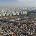 Segregação urbana em 6 fotografias: desigualdade vista de cima Segregação urbana em 6 fotografias: desigualdade vista de cima Cortesía de macacovelho.com.br. Imagen de Villa 31, Buenos Aires - Argentina
