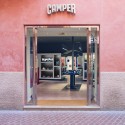 Tienda Camper Palma der Mallorca / Fernando Amat Tienda Camper Palma der Mallorca / Fernando Amat © Sanchez y Montoro