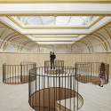 La explosión internacional de la arquitectura chilena La explosión internacional de la arquitectura chilena 'Blue Pavilion' (Pezo von Ellrichshausen) en Royal Academy of Arts. Image © James Harris